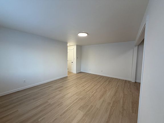 4th image of 914 Gilmore St