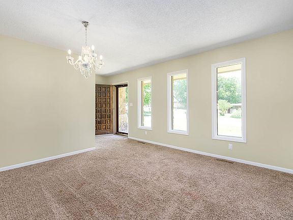 3rd image of 111 Malwood Ct