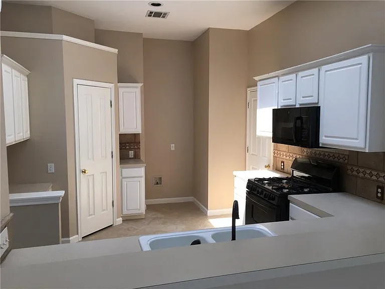1105 Glendalough Dr — Photo 7