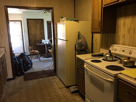 4th image of 210 N Railroad Ave