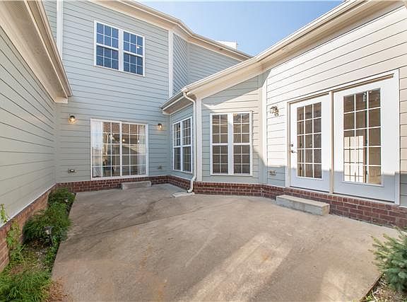 4th image of 1412 Burnside Dr