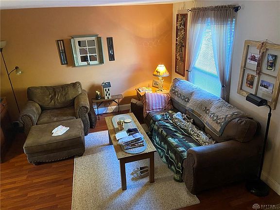 3rd image of 573 Adrian Ct