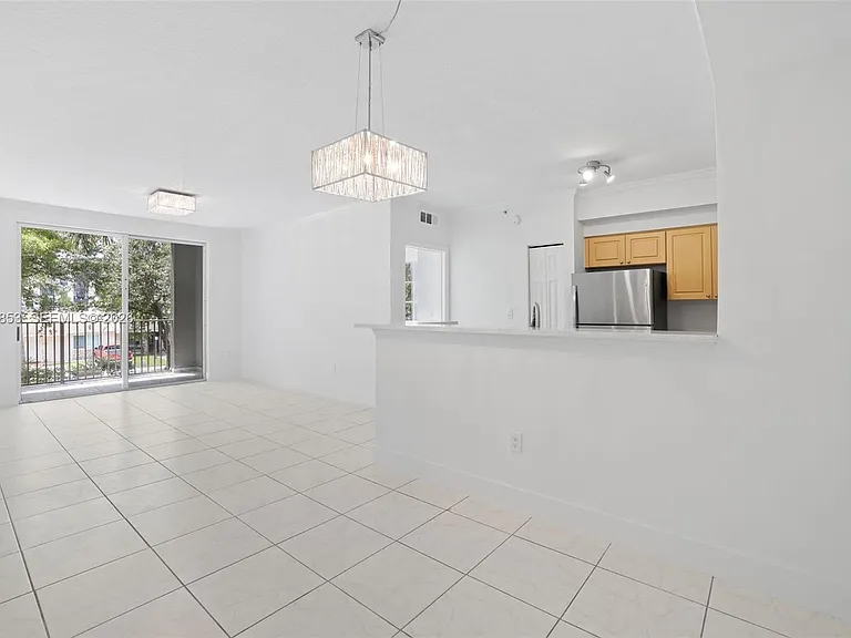 6831 SW 44th St #205 — Photo 8