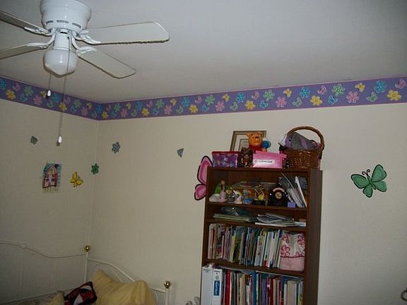 4th image of 302 Hilltop Dr