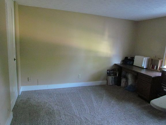 4th image of 235 Terre Hill Dr