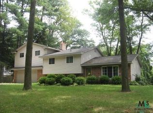 3804 Hartland Rd, Hartland, MI 48353