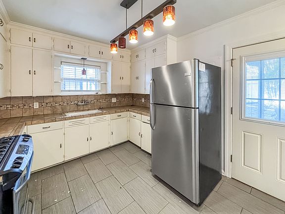 5th image of 607 Donaldson Ave #605