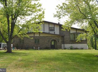 2064 Mount Laurel Rd, Fleetwood, PA 19522