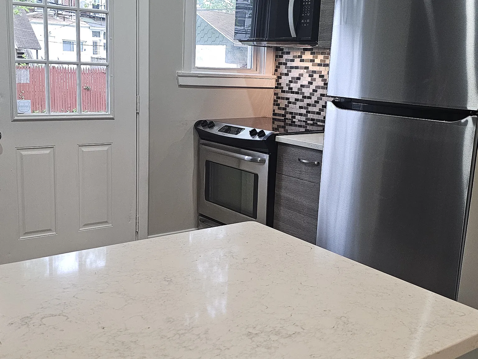 2 bed, 950 sqft, $1,650 — Photo 2