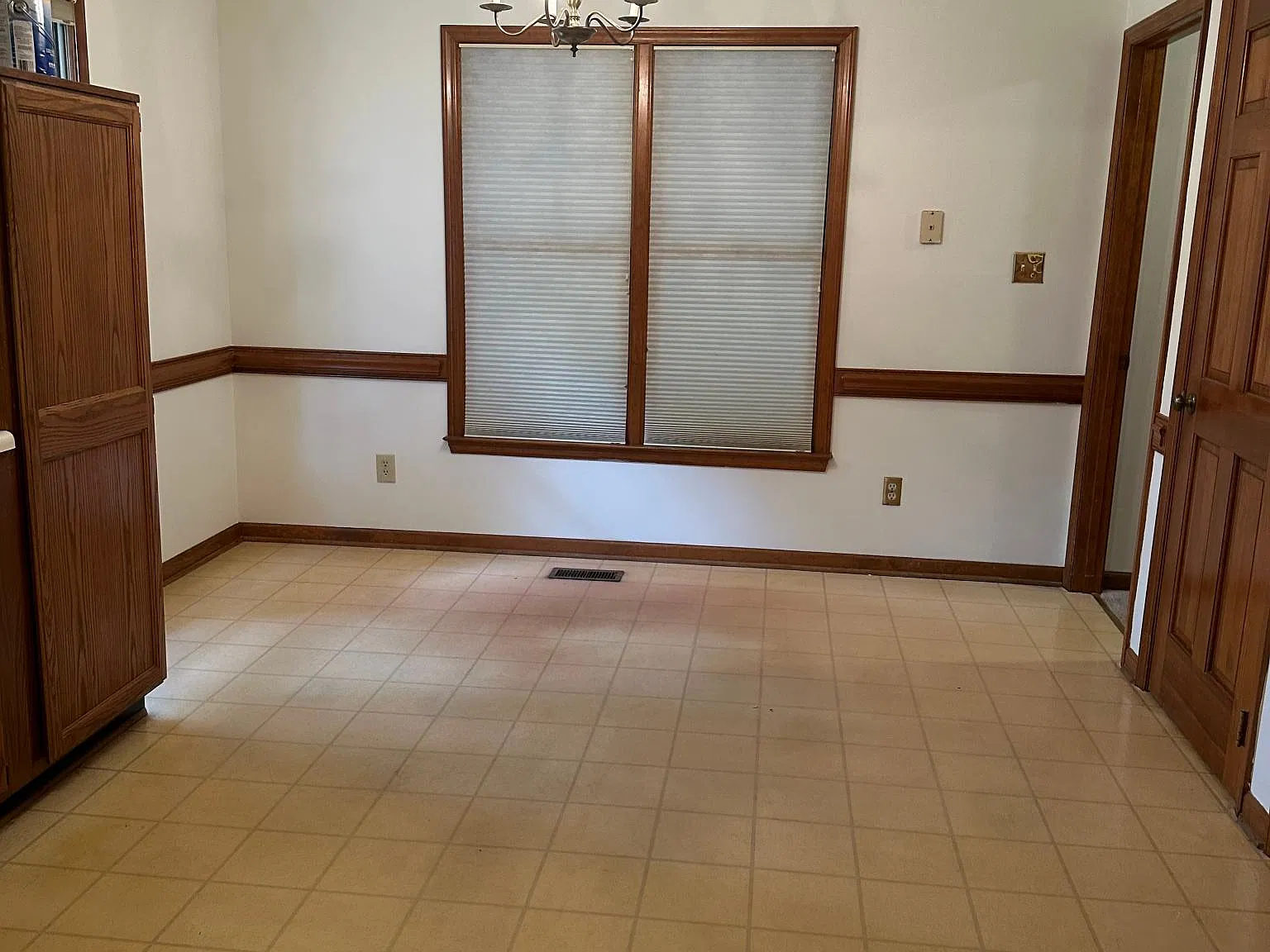 3 bed, 2.5 bath, 1849 sqft, $1,895 — Photo 3
