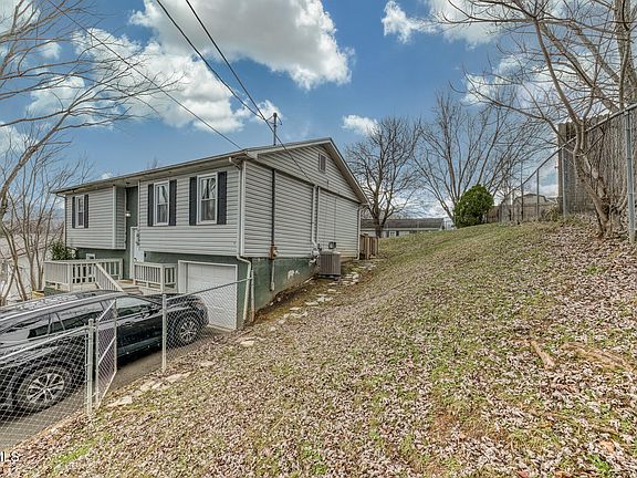 2nd image of 1209 Idlewylde Cir