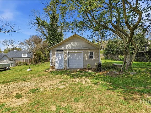 3rd image of 268 Woodlawn Avenue