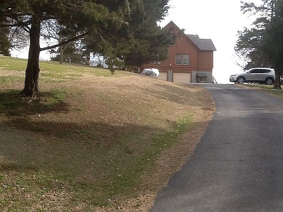 Driveway to house