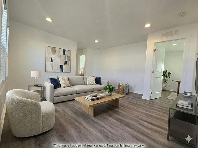 3 bed, 2.0 bath, 1152 sqft, $1,910 — Photo 3
