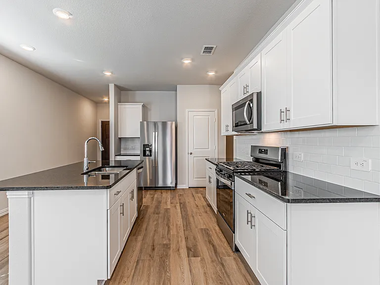 801 Leavenworth Dr — Photo 17
