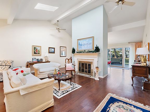 4th image of 95 Briarwood Cir