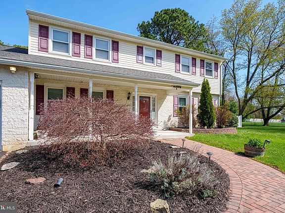 2nd image of 109 Pigeon Run Dr