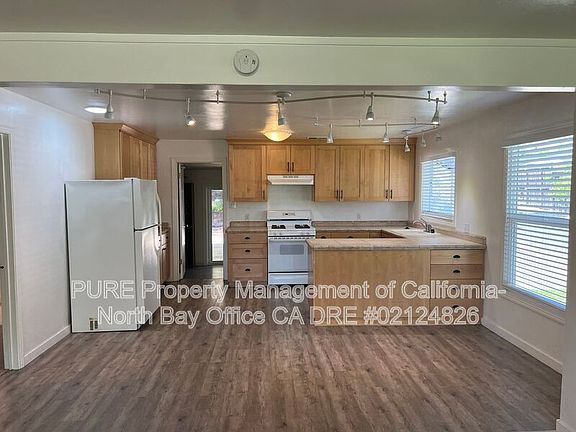 3rd image of 1264 Helen Ave