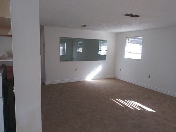 5th image of 10920 Park Dr