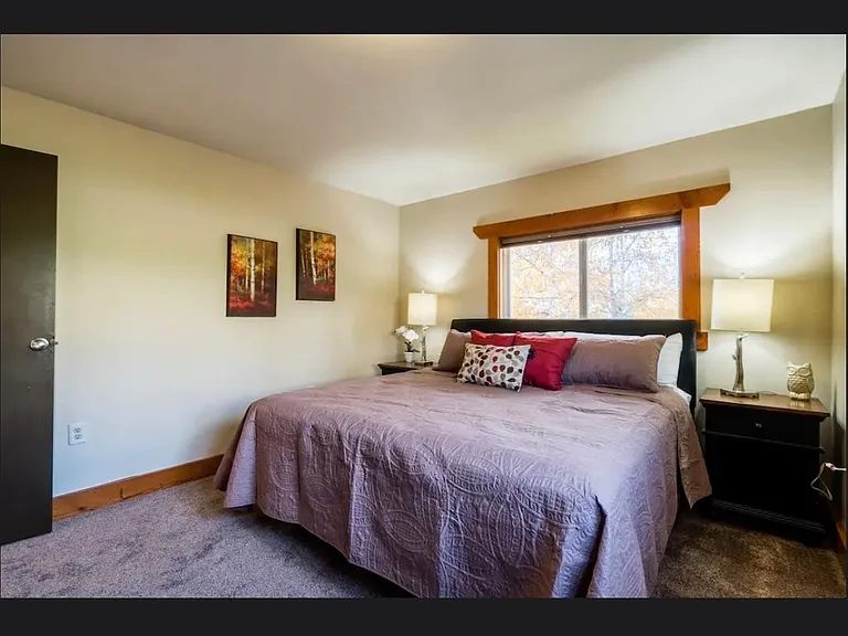 595 Green Ave — Photo 15
