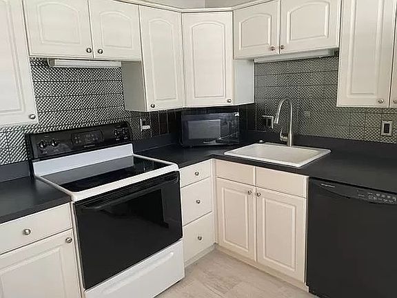 3rd image of 307 Georgian Park Dr