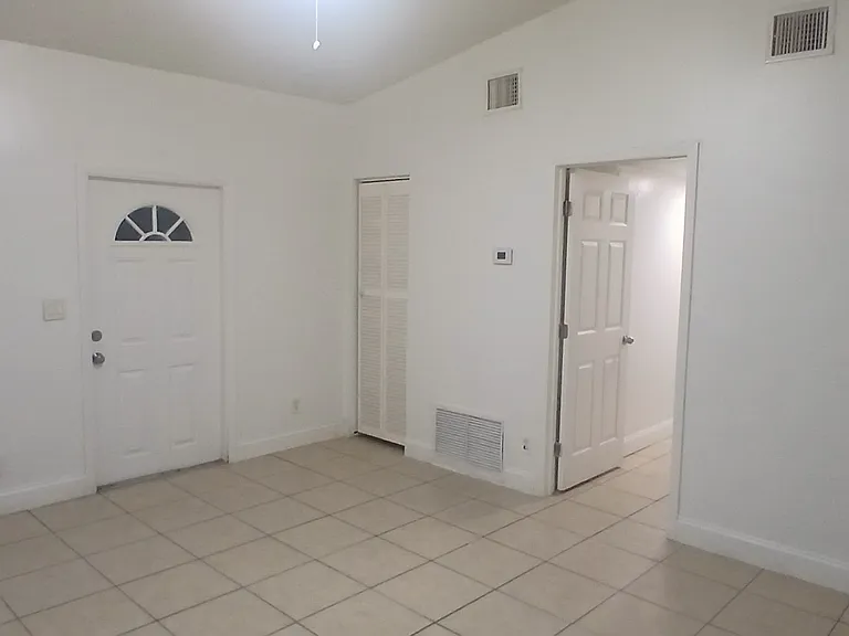 313 Ronnie Cir — Photo 7