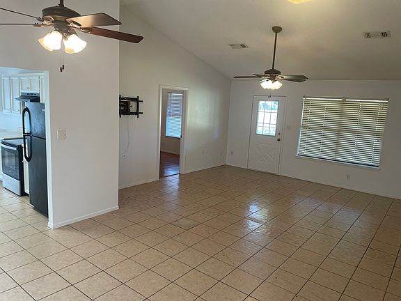 4th image of 902 Lipan Dr