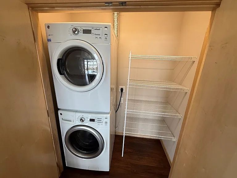 Venture Luxury High Rise — Photo 29