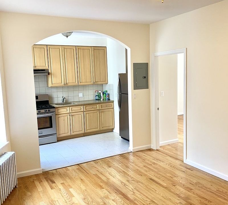 1st image of 3158 38th St APT 2R