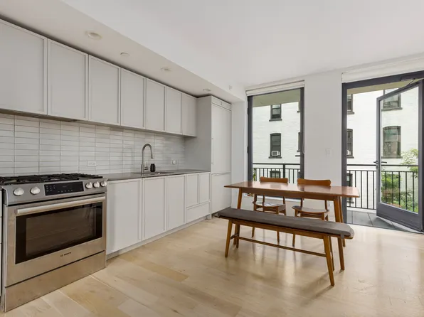 111 Montgomery Street image 2 of 14