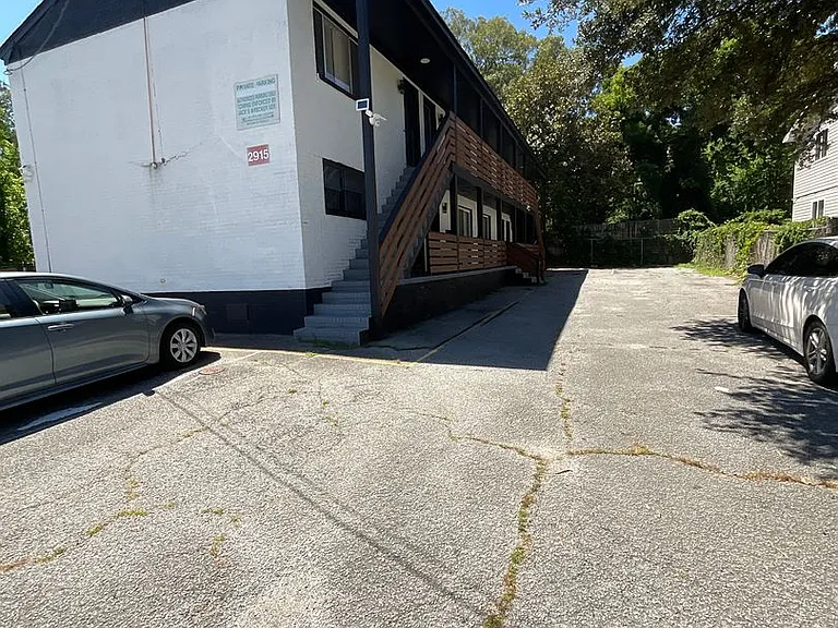 2915 Pleasant Ave — Photo 2