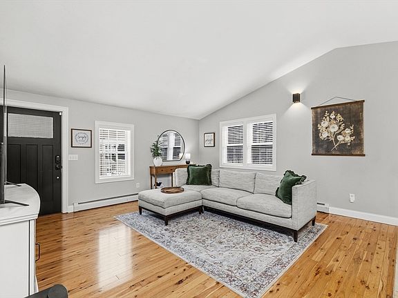 3rd image of 58 Bowler St