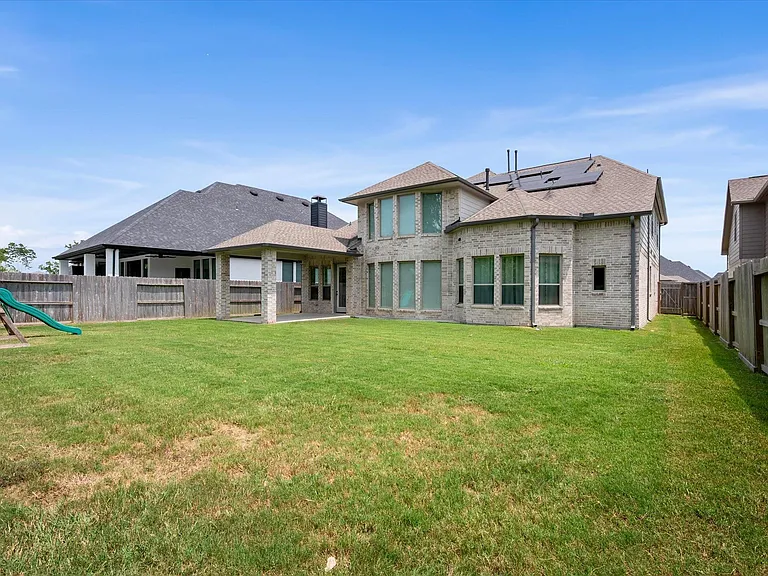 1911 Golden Leaf Dr — Photo 35