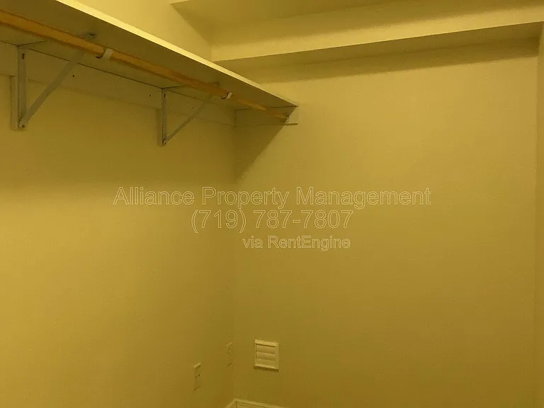 2825 Dristol Dr — Photo 37