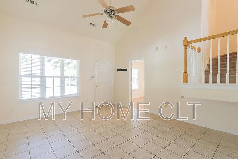 3 bed, 2.5 bath, 1554 sqft, $1,800 — Photo 3