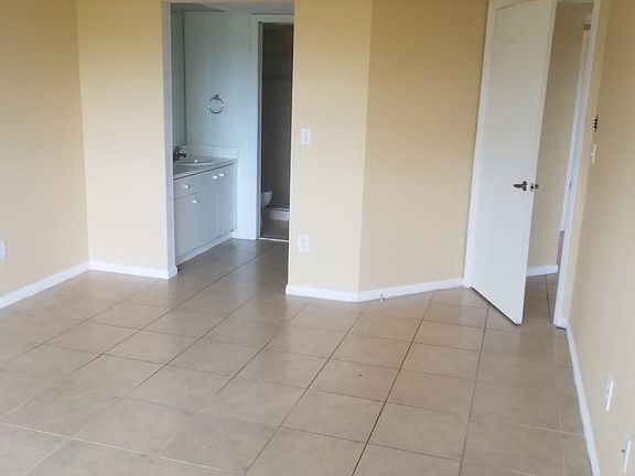 3rd image of 2272 SE 27th Dr