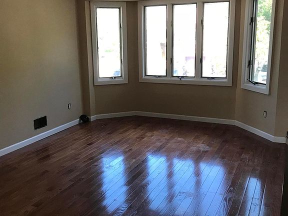3rd image of 16 Kingsbridge Ave