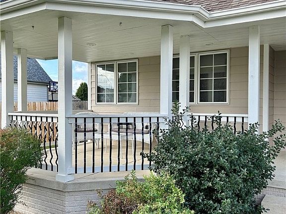 2nd image of 1110 Falcon Dr SE