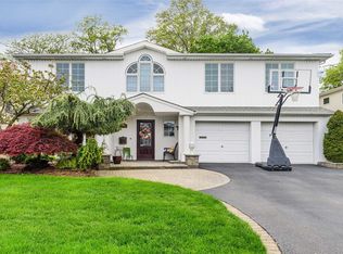 2932 Cheryl Rd, Merrick, NY 11566