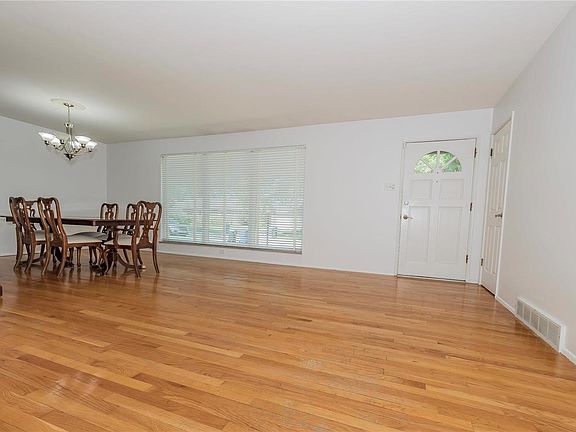 3rd image of 7606 Mayberry Dr