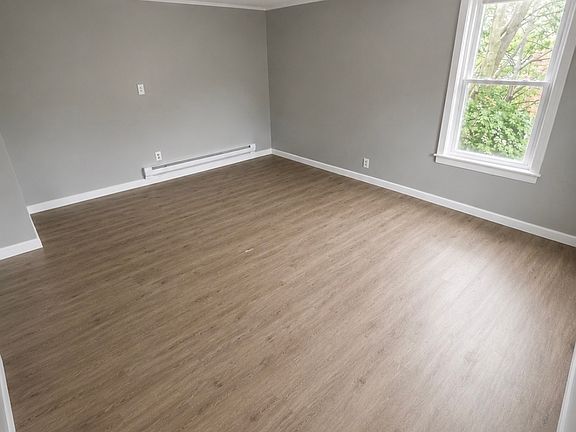 3rd image of 163 Mechanic St #3