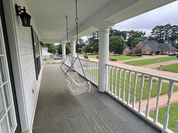 3rd image of 5906 Winchester Dr