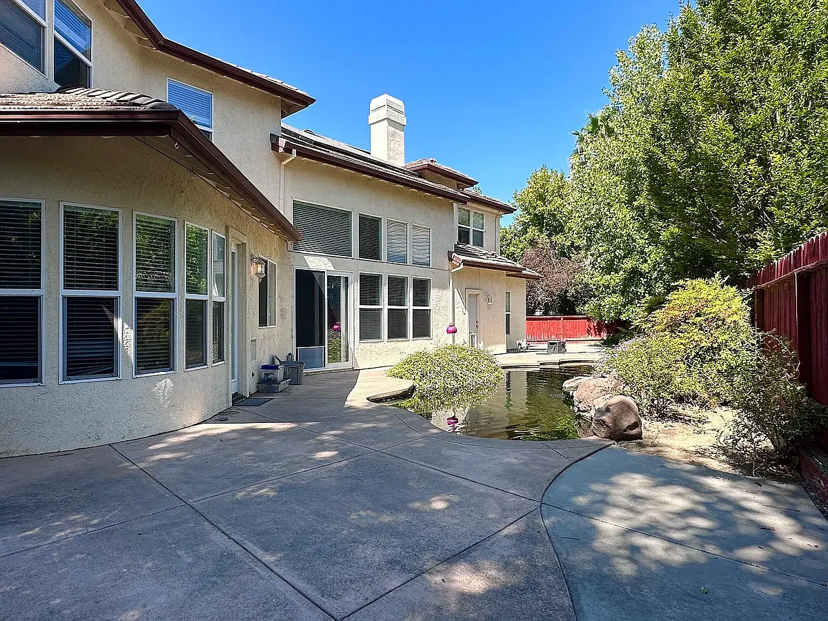Building Photo - 1502 Chalupa Pl