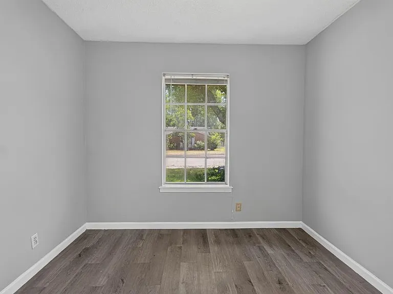 8602 Colonial Dr — Photo 19