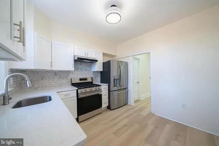 3 bed, 1128 sqft, $1,780 — Photo 3