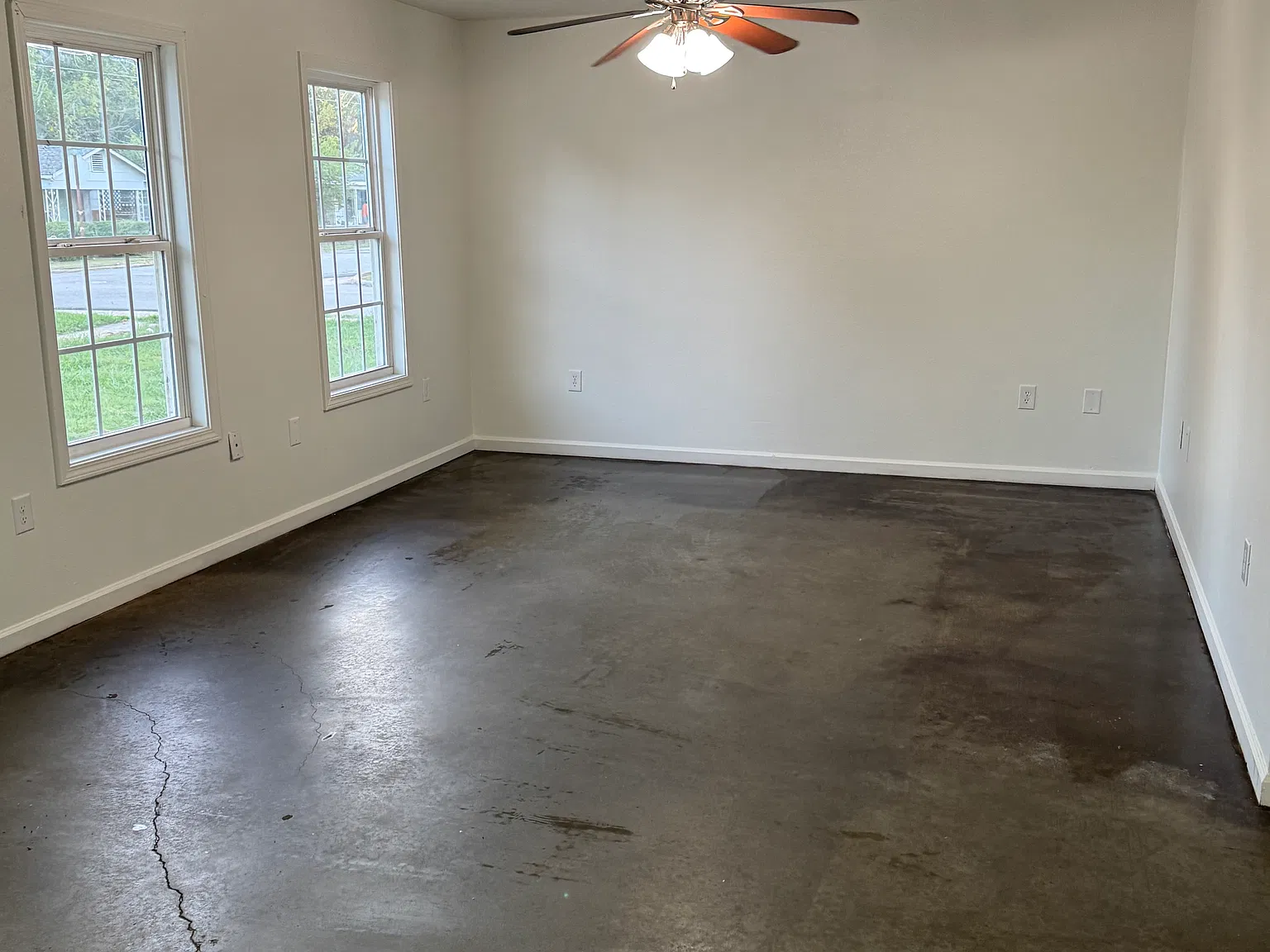 3 bed, 950 sqft, $875 — Photo 2