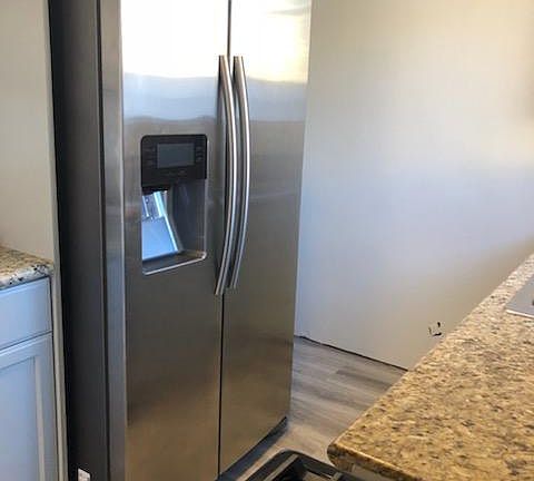 2nd image of 715 N Hollywood Way