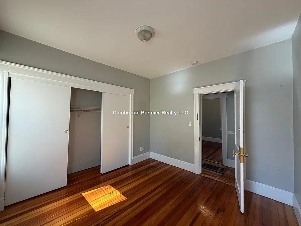 15 Waldo Ave #1F