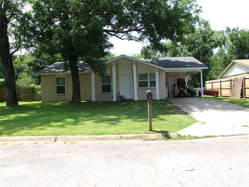 2nd image of 1006 Essex St