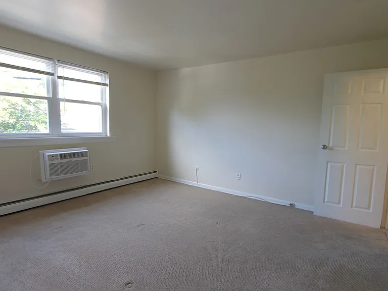 West Walnut Lane Apartments — Photo 16